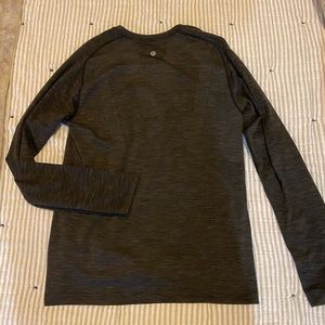 Men’s Lululemon long sleeve workout shirt size M